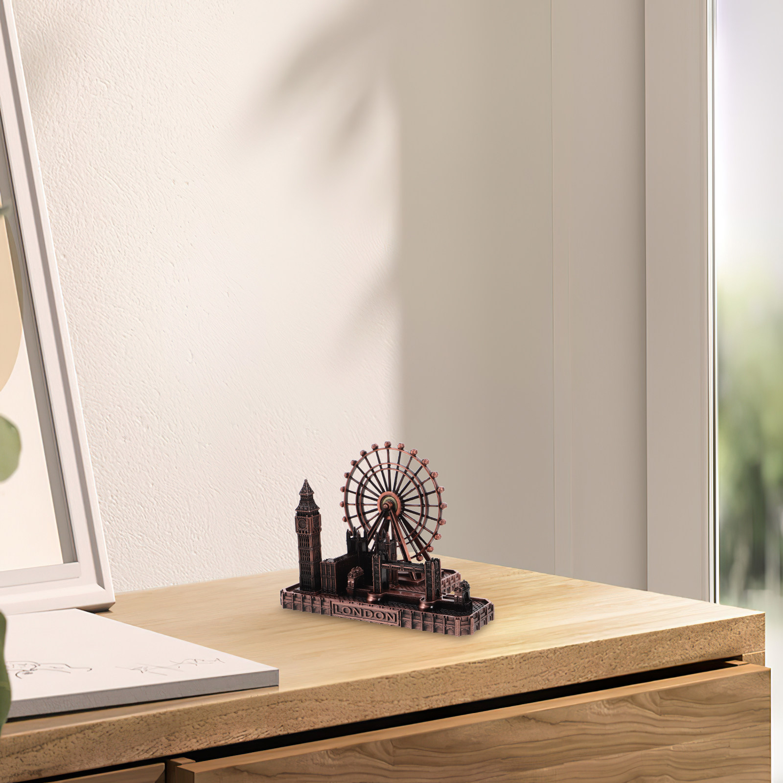 Intricate Metal London Sculptu - Home Office Icon recension och pris