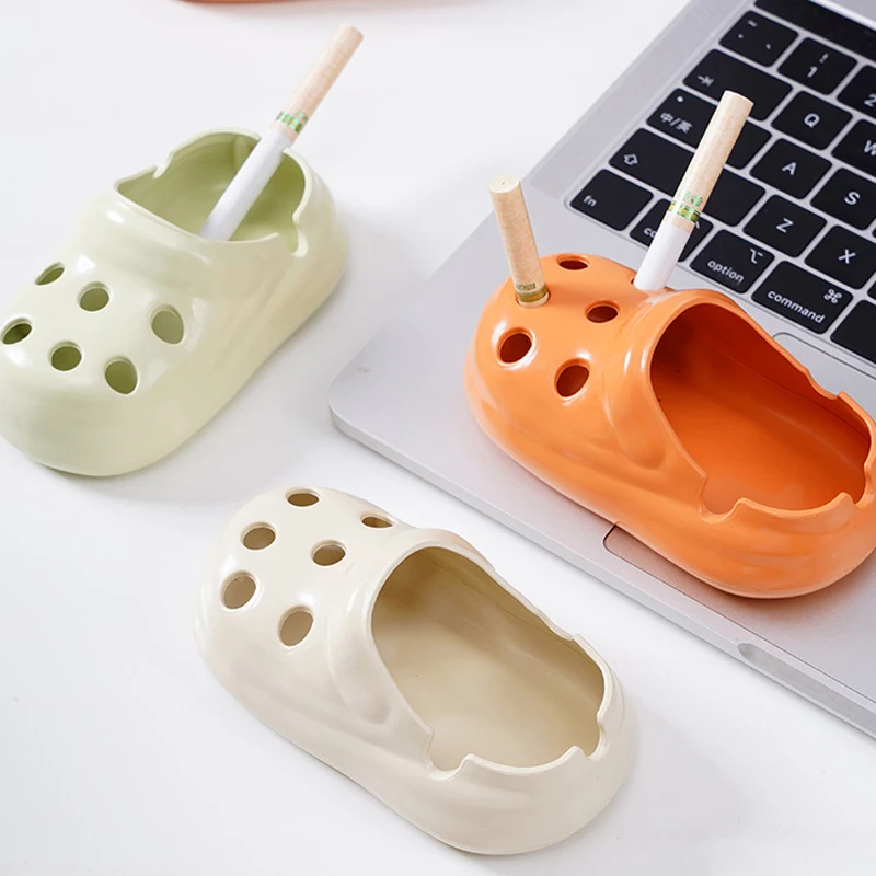 Creative Cute Hole Shoe Ashtra - Home Office With View recension och pris